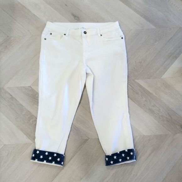 Venus Size 12 Womans White Denim Capri.  Star Detail Cuffs - Picture 1 of 8